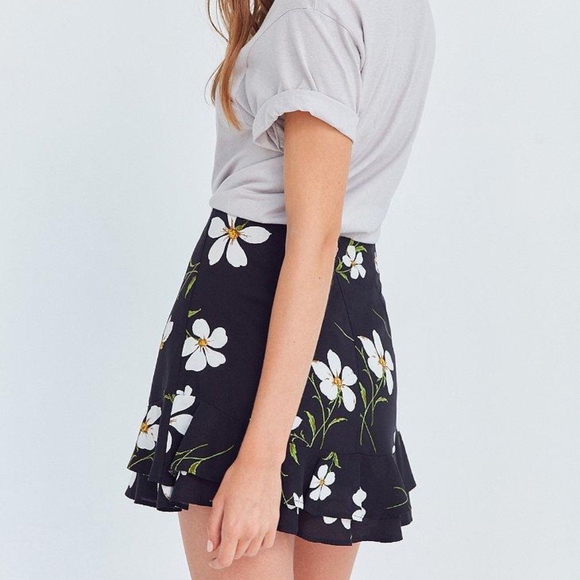 Kimchi Blue Floral Flippy Mini Skirt - Picture 3 of 6